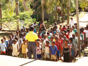 Les enfants attendent la cérémonie